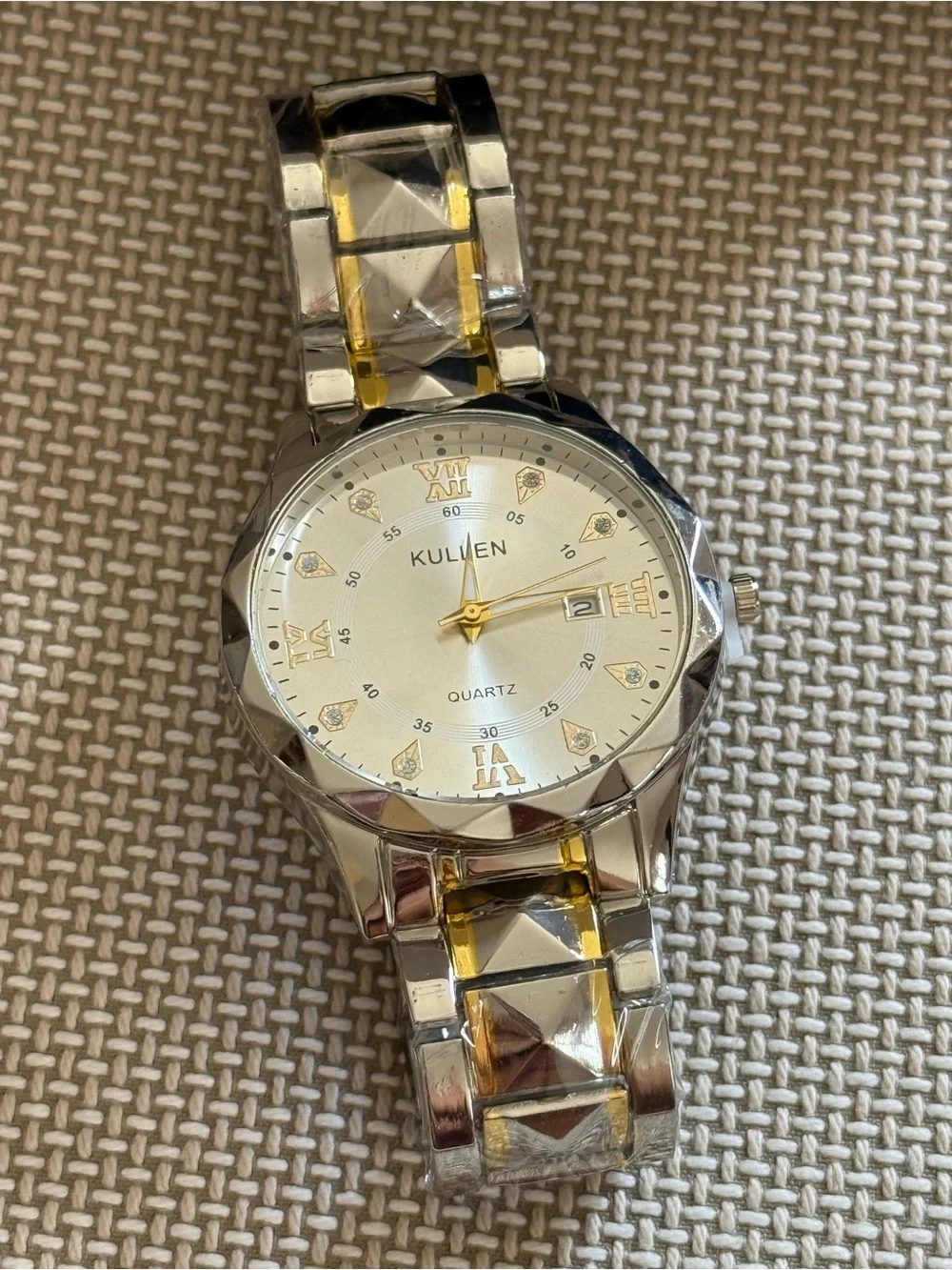 Stylish vintage men’s Watch